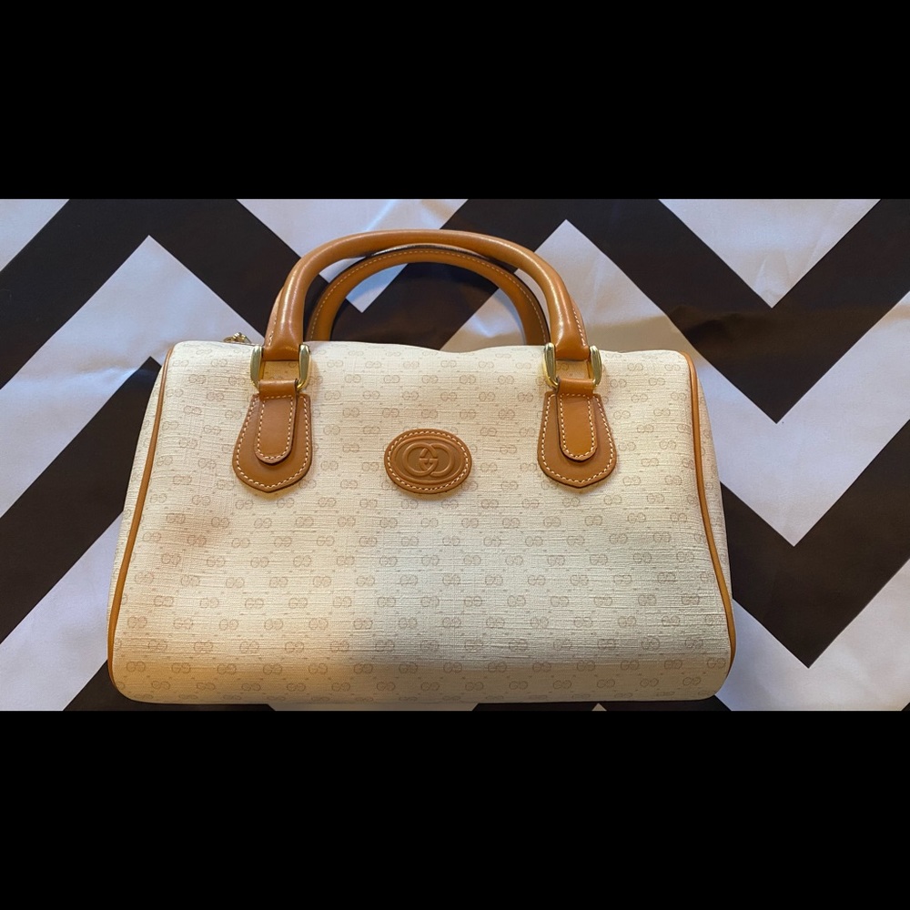 Vintage Gucci Boston in cream and tan color. Comparable to LV speedy 25.